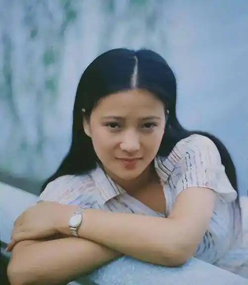 老戏骨廖京生曝近况,娶三婚妻子何晴,结婚至今无子,令人遗憾