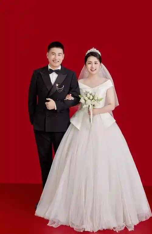 他她他!果断推迟婚期了……_王喆_疫情_苗苗