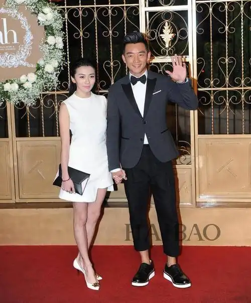 参加baby和黄教主婚礼现场同款女鞋除此之外,程晓玥参