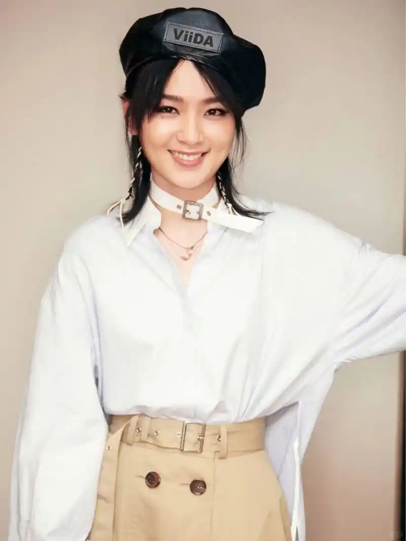 周笔畅:风格无界,酷甜幼魅全能驾驭  在我的映像中周笔畅是一位风格