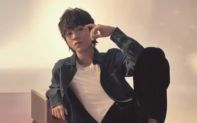 王俊凯日系帅气写真桌面壁纸