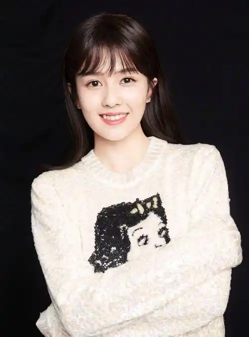 "年度潜力电视剧女演员":清纯女孩白鹿,私服轻松穿出少女范_感觉_衬衫