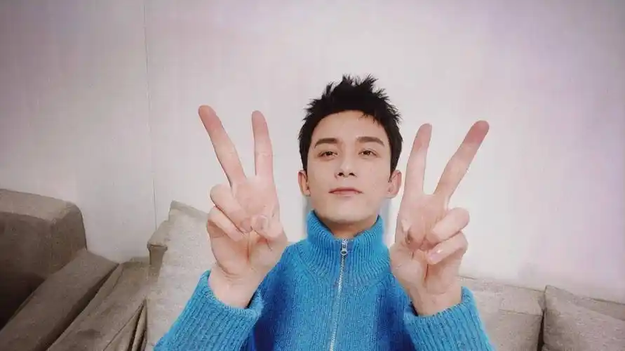 吴磊晒贺岁照,粉丝喊直男拍照!_照片_帅哥_经典