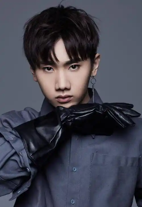 对象竟是圈外人,个子高挑举止亲密_汪苏泷_感情_网友