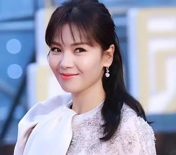 刘涛真人到底长啥样,离开美颜后皱纹明显,网友:像是变了一个人_游戏