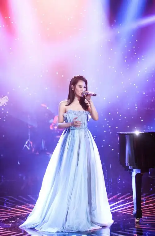 袁娅维在《歌手》舞台上美翻了的吸睛造型!