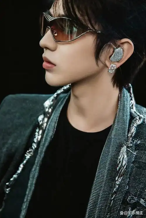 据最新爆料,2021年5月21日,蔡徐坤和一位c姓女生发生关系,时隔一个月