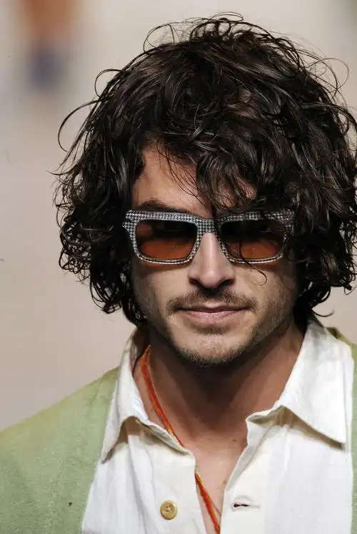 09春夏男士发型潮流浪漫卷发