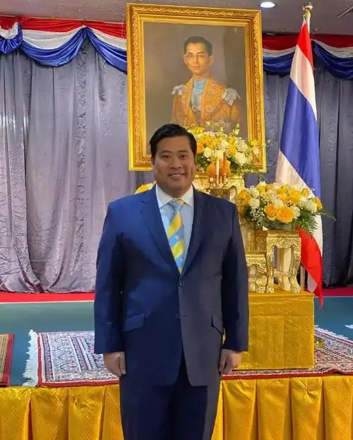 中国外长去泰国没见泰王专程去拜访摄政公主谁说女子不如男