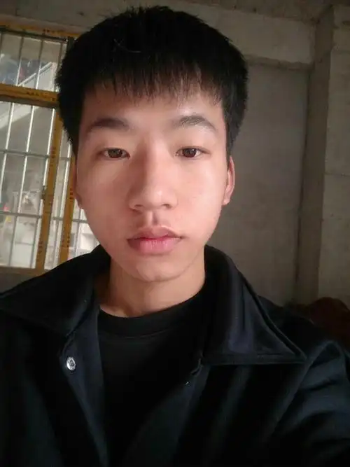 素颜是不是很丑啊,发照片给人家从来没用过美颜