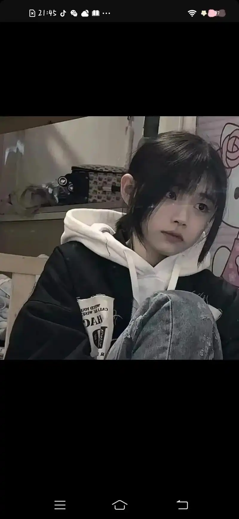 一个15岁的女孩,她很漂亮. 晚上,女孩下晚自习回家,她家住 - 抖音