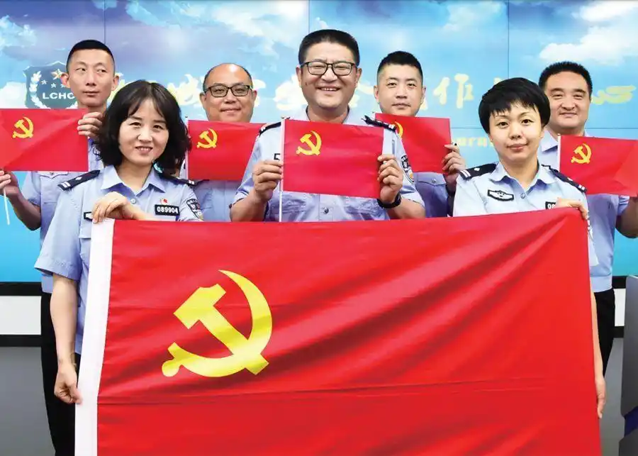 「特别策划」我与党旗合个影