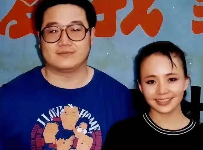 再看宋丹丹儿子巴图的今天,不知道英达感到后悔了吗?