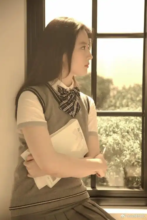 学生校园时代的刘亦菲 茜茜的少女感真的太足了