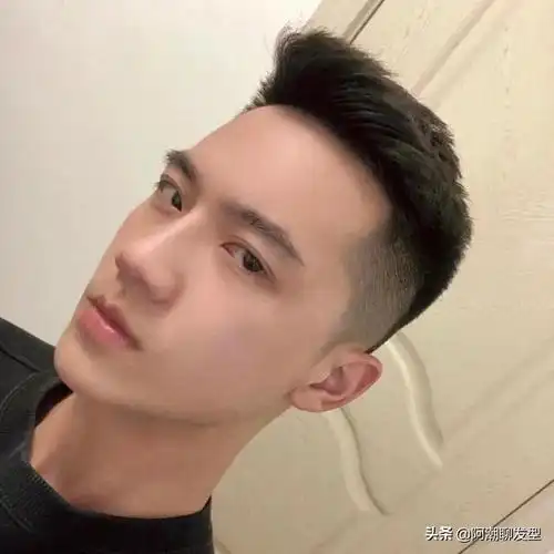 2021年流行的男生发型参考 这10款短发超帅气