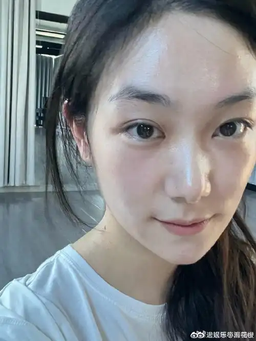 孙俪21岁妹妹素颜曝光 清纯甜美恬静淡雅颜值高——上海热线娱乐频道