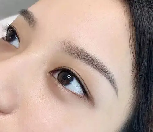 广州女孩精致起来,素颜都超美!_眉毛