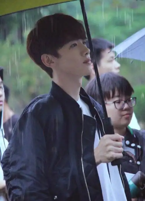 情人节很热闹,林更新送祝福,白敬亭求爱情,胡歌,李沁否认恋情