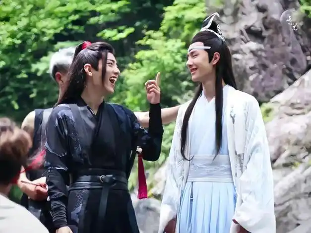 《追风者》收视率和网播量齐飞,王一博比肖战选剧本的能力强_腾讯新闻