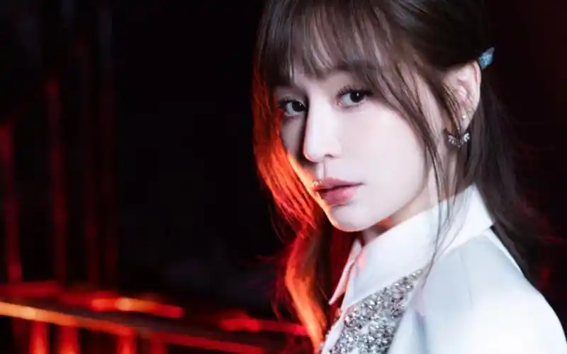 最新王心凌美图来了!茉莉花开,雪也白不过她!