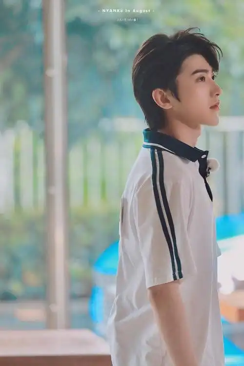 燕尾服长腿王子和校草学长我都要了~蔡徐坤《奔跑吧》杭州路透美颜