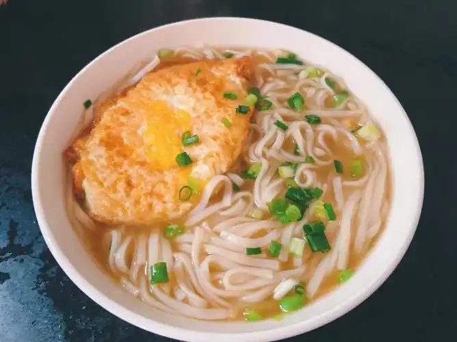 超简单的猪油清汤面～