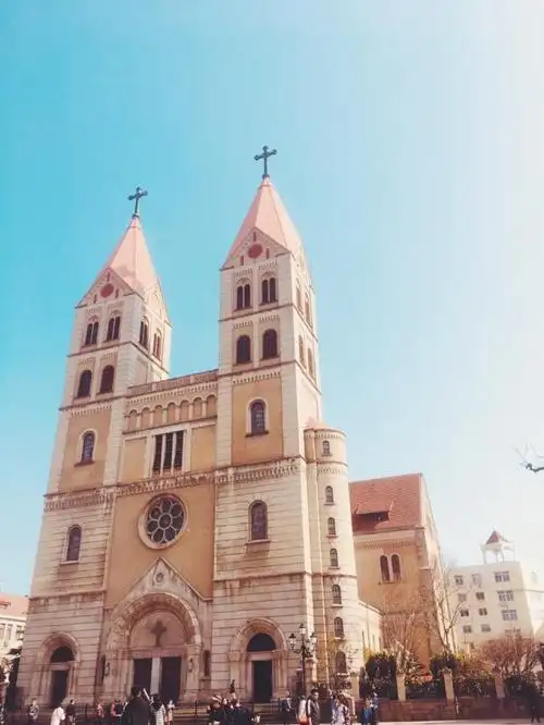 青岛旅游景点:有名的西洋建筑,浙江路天主教堂,值得游玩!