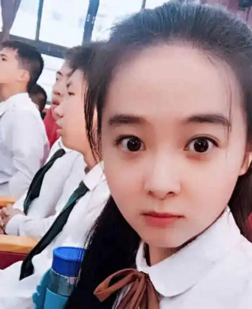 她是释小龙的初恋,14岁爆红全国,如今美的无人能敌!