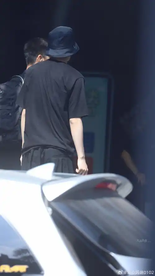 酷boy的背影#蔡徐坤