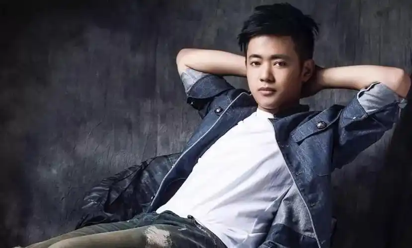 胖班长,如今也54岁了,家庭幸福儿子成才|炊事班|洪剑涛|班长_新浪新闻