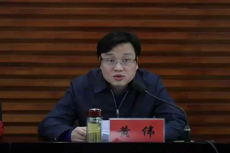 区教育局党委专题传达学习党的十八届六中全会精神