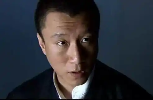 孙红雷,1970年出生,早年因喜爱霹雳舞,成为了一名舞蹈明星.