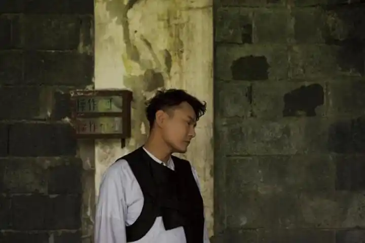 张信哲新单曲说mv首发情歌王子大胆尝试新曲风