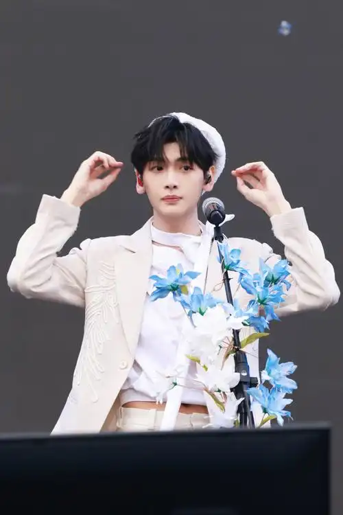 翟潇闻小王子写真大片##翟潇闻唱爱情转移