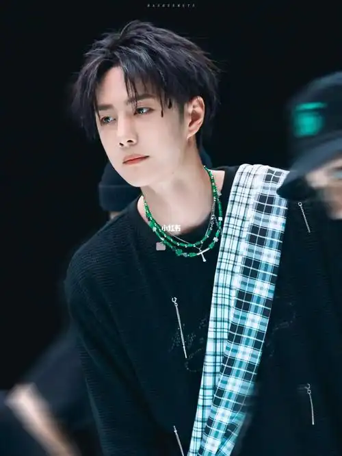 王一博街舞4造型