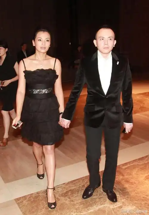 他跟刘涛同居4年,因分手一夜颓废,年过六旬仍单身一人!