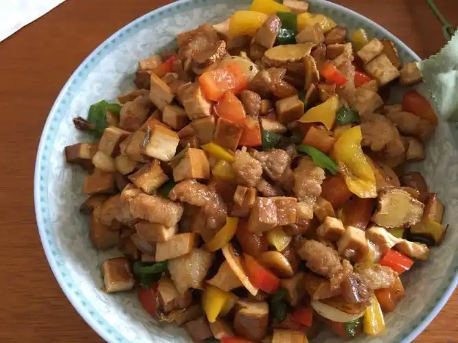 豆干炒肉丝怎么炒(豆腐干丁炒肉)