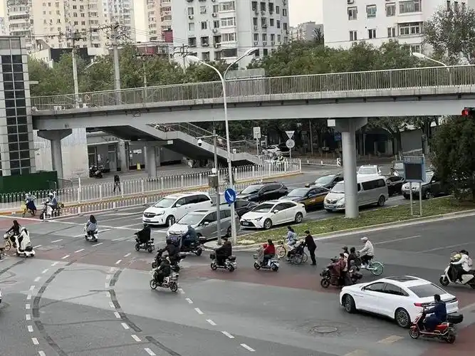 北京这些过街天桥的设计,让市民"直摇头"|医院_新浪财经_新浪网