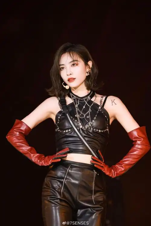 许佳琪poisonkandy舞台首秀##7senses回归演唱会