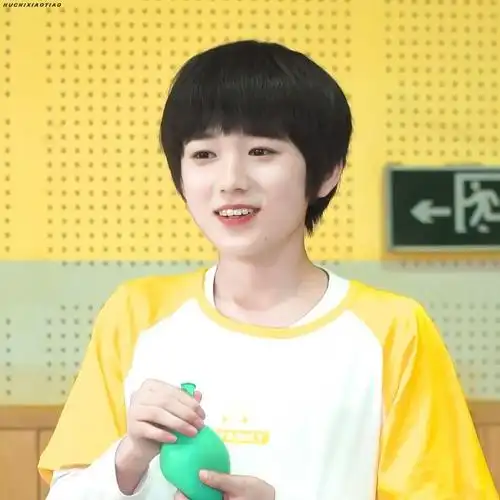 的录制,由宋亚轩代班,粉丝觉得这是小宋在抢丁程鑫的个人资源,引来