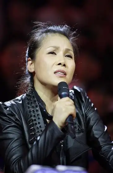 回顾田震:一生正直,摔话筒揭"潜规则",和那英闹掰,我不后悔