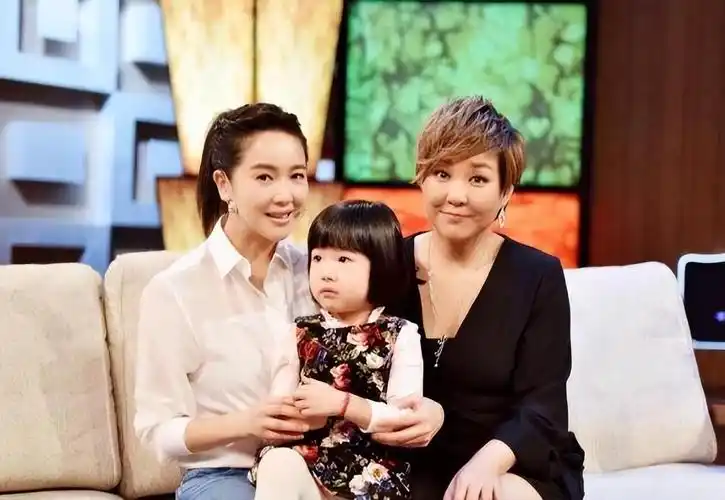 回顾左小青:嫁大20岁老公,历经11年婚姻,爱情变友情,无怨无悔