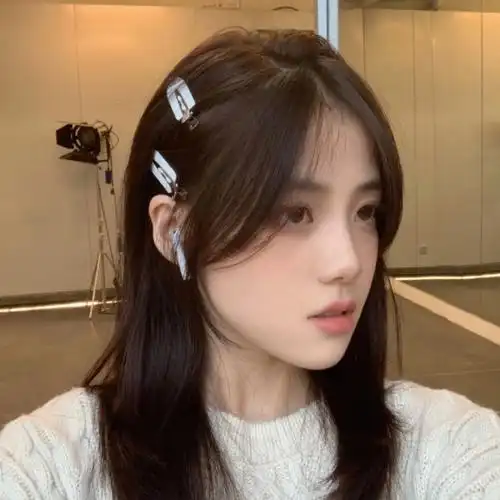 超级适合圆脸方脸的减龄法式刘海脸小了一圈