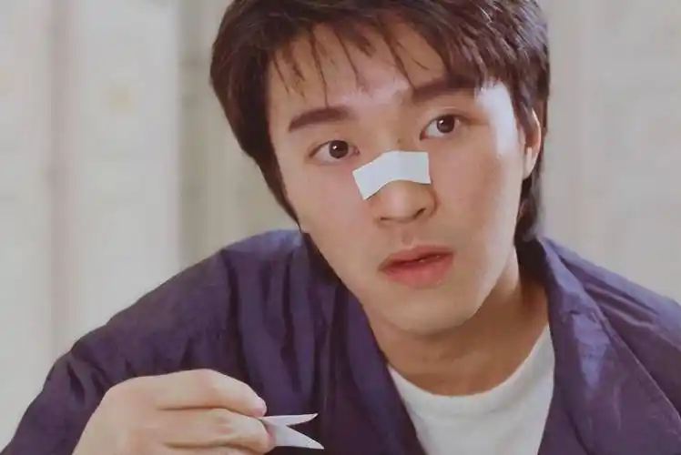 都说初恋最难忘,周星驰的第一任女友罗慧娟,就是第一个让周星驰萌生