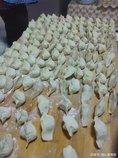 在家的时候,不妨帮妈妈和面,包饺子