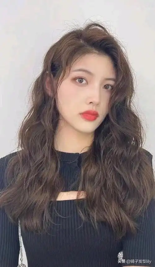 韩式发型中长发卷发(新爆款发型15款全烫卷半扎发)(15)