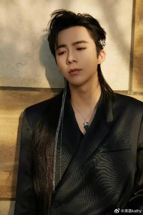 男明星簪花造型#刘宇宁绝美古风簪花造型,侠骨柔情,柔中带刚,超爱