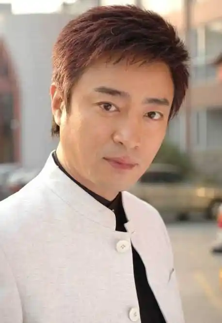 不老男神何中华:从一代大侠到"渣爹专业户",儿子是7岁小帅哥_沈良