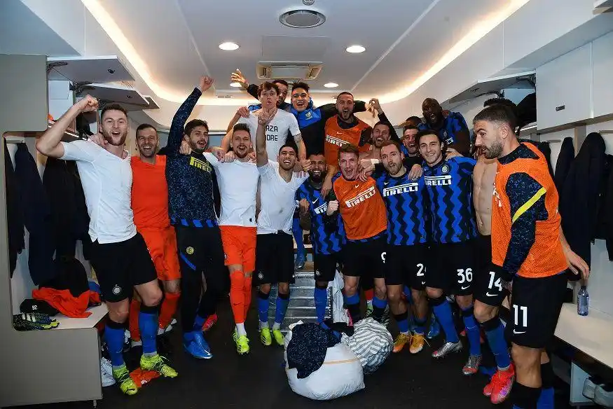 主席张康阳在ins写的那样——一场米兰德比,一场意甲榜首大战,国米