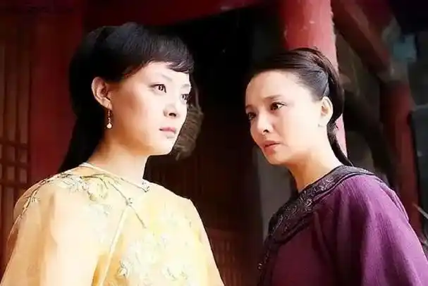 甄嬛坐上太后之位新皇乾隆前来拜见槿汐的眼神为何充满恐惧